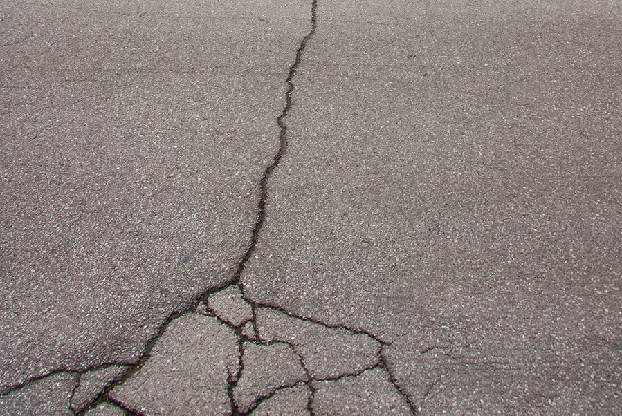 Do Cracks Have to be Filled Before Sealcoating?